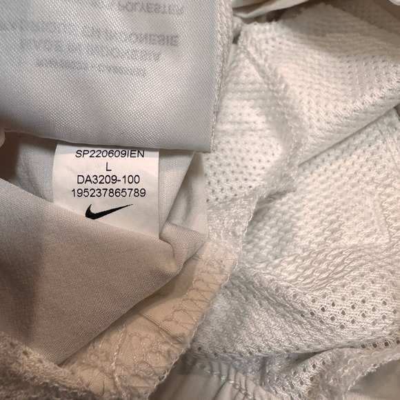 Nike Dri-FIT Golf Shorts Womens Large L‎ White Elastic Waist Pockets Athletic - Picture 5 of 5